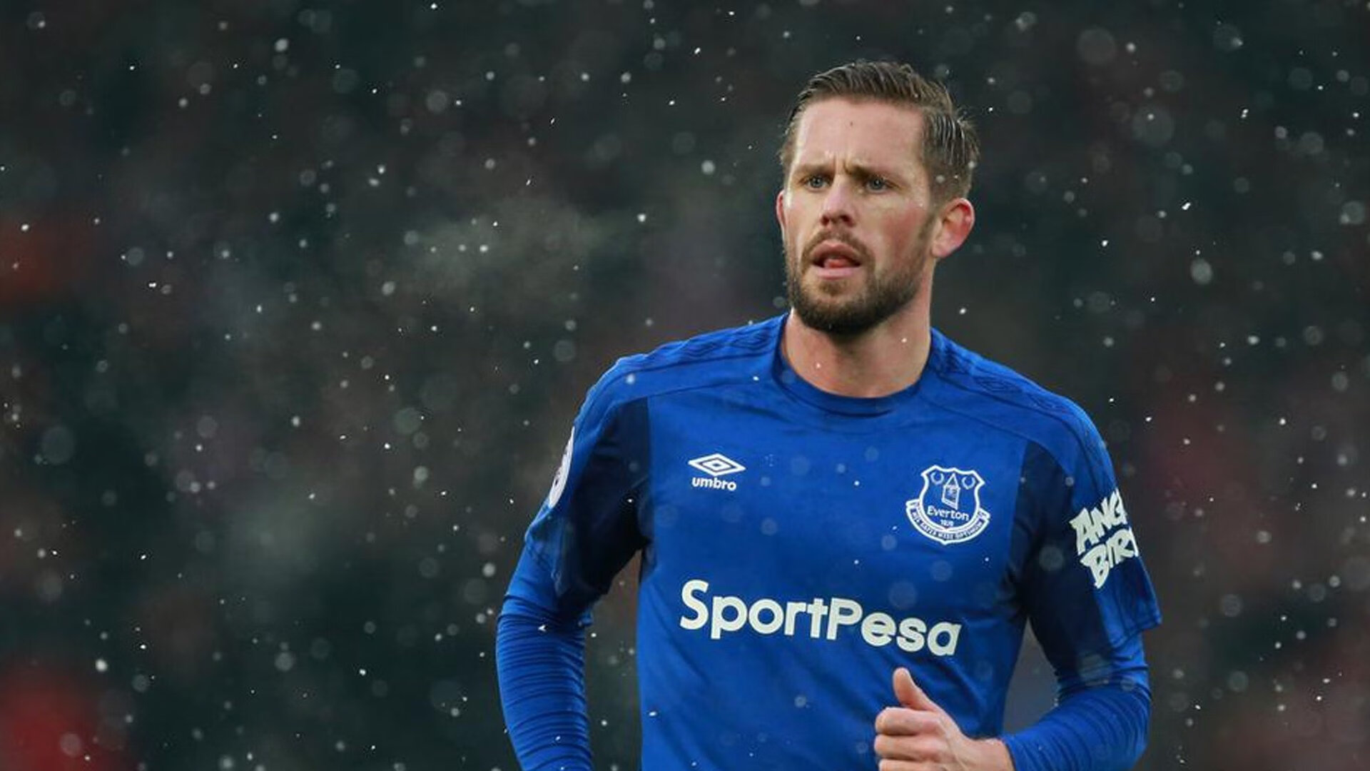 瑞安：凭借出色的球场理解力和精准的传球成为全黑队关键球员，瑞安篮球队